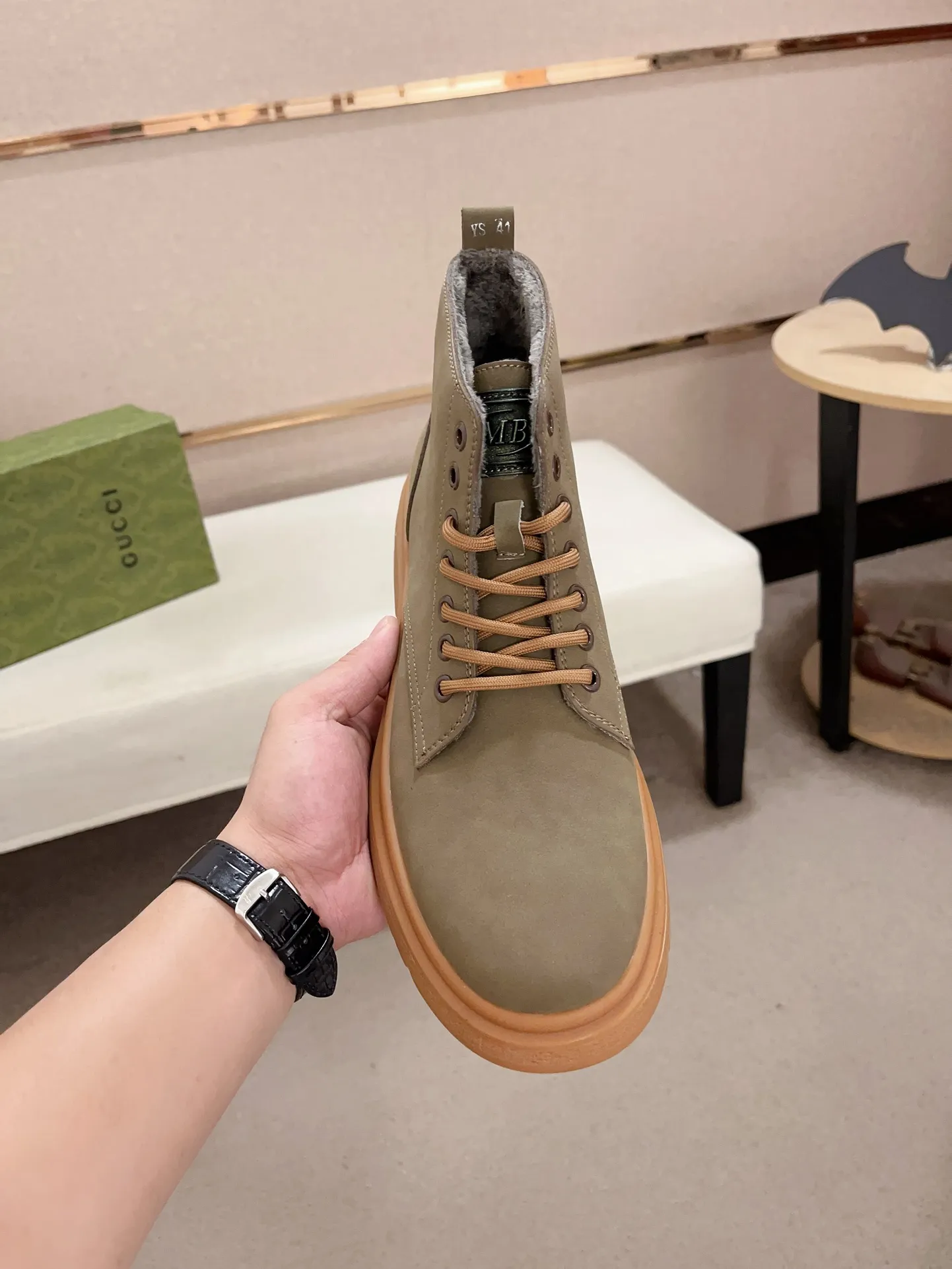 Men's shoes 💰 440💰 (can be made without standard supply platform) high-quality new high-top GUCCI (Gucci) counters are launched simultaneously, new men's shoes, 😘fabrics are selected from imported cowhide, lining: plush lining. 👍🏿 High-end ☄️ air-cushion molded anti-slip rubber outsole, exquisite lines, simple and elegant, comfortable and high-end for leisure travel. Code number: 38 to 44 (45 can be customized and cannot be returned or exchanged)